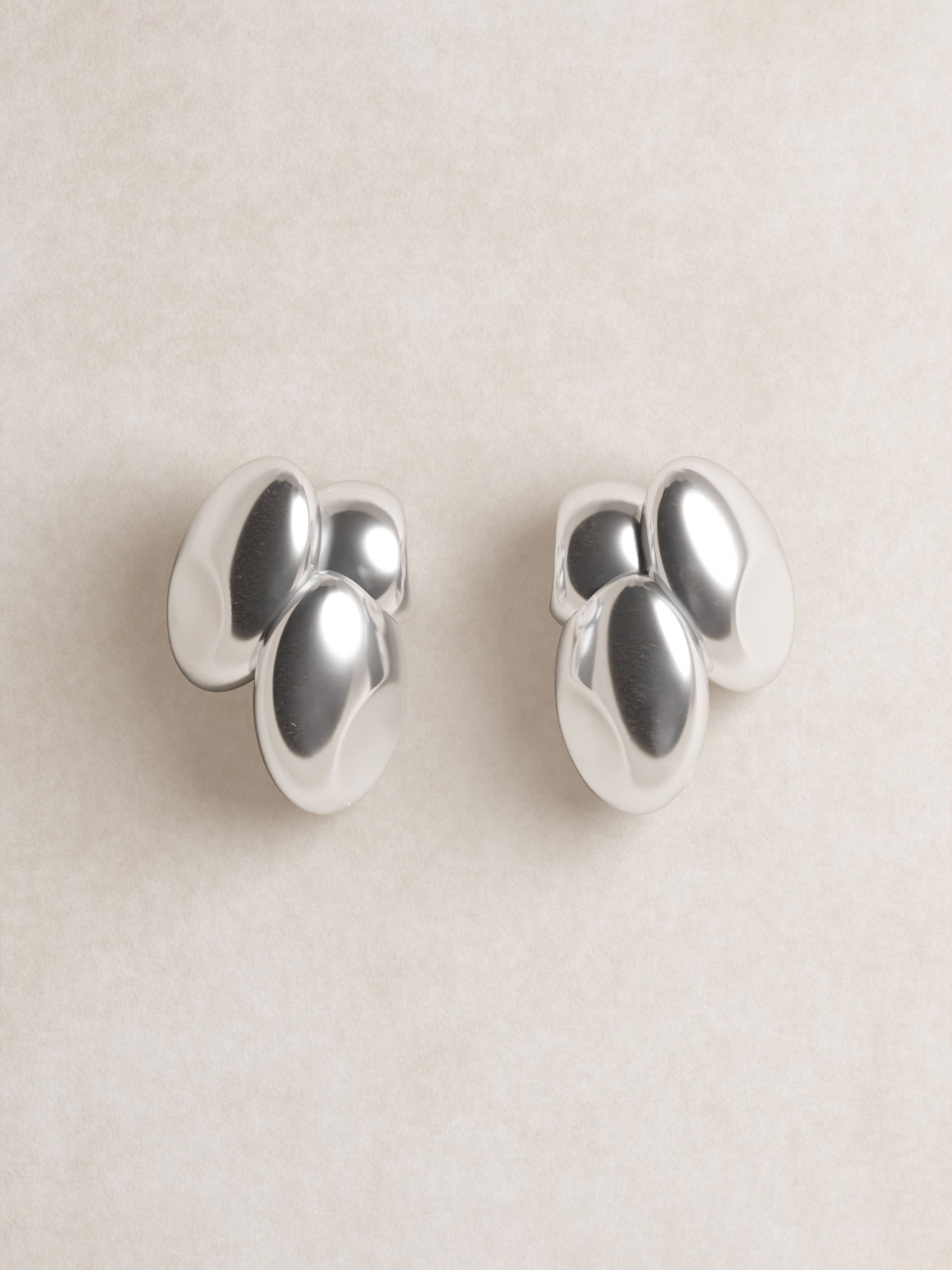 DOE Barcelona Studs