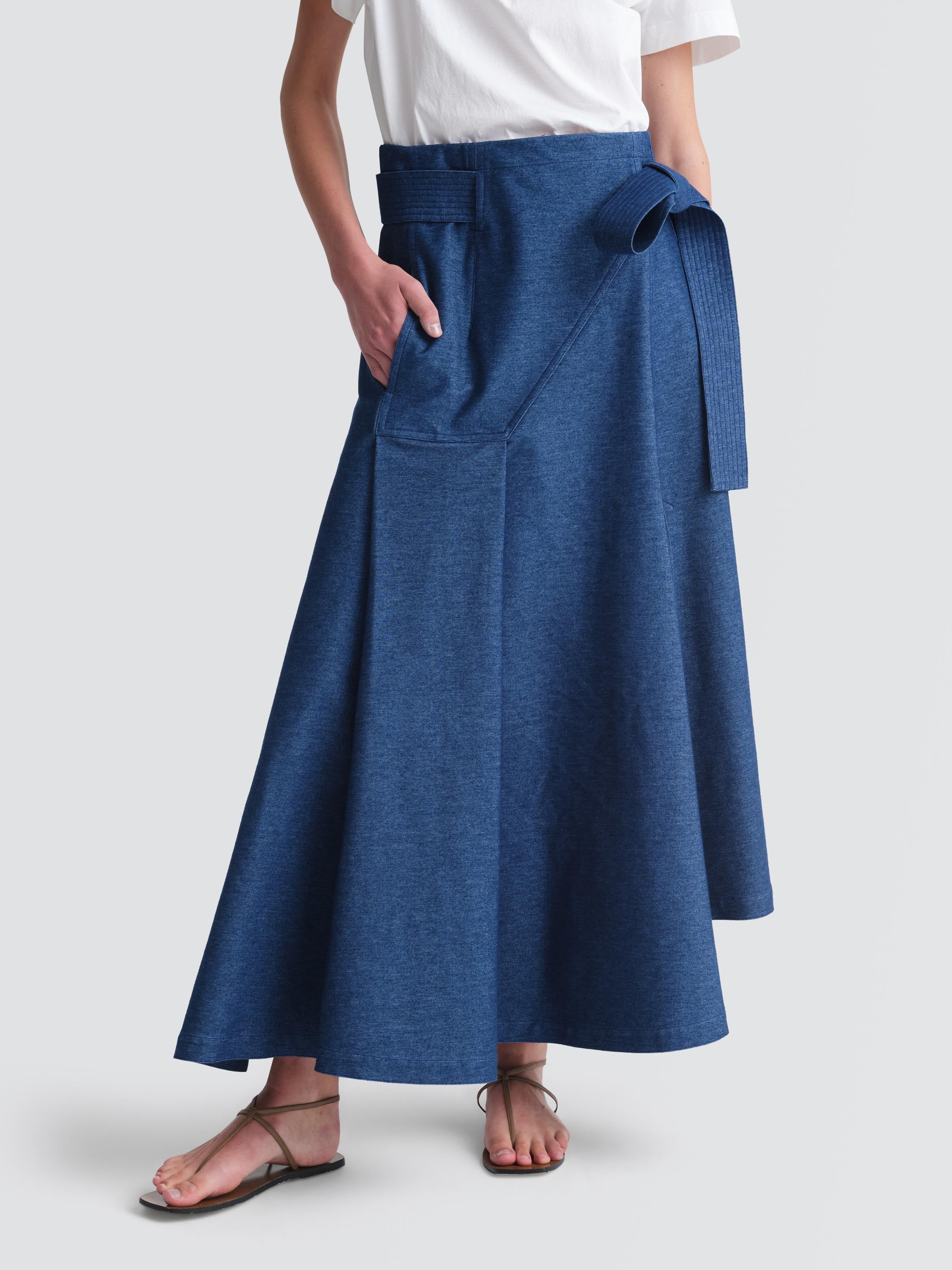 【TREEMINGBIRD】Rivet Denim Set-up Long Skirt [ Ice Blue ] TREEMINGBIRD】Rivet Denim Set-up Long Skirt [ Ice Blue ] One