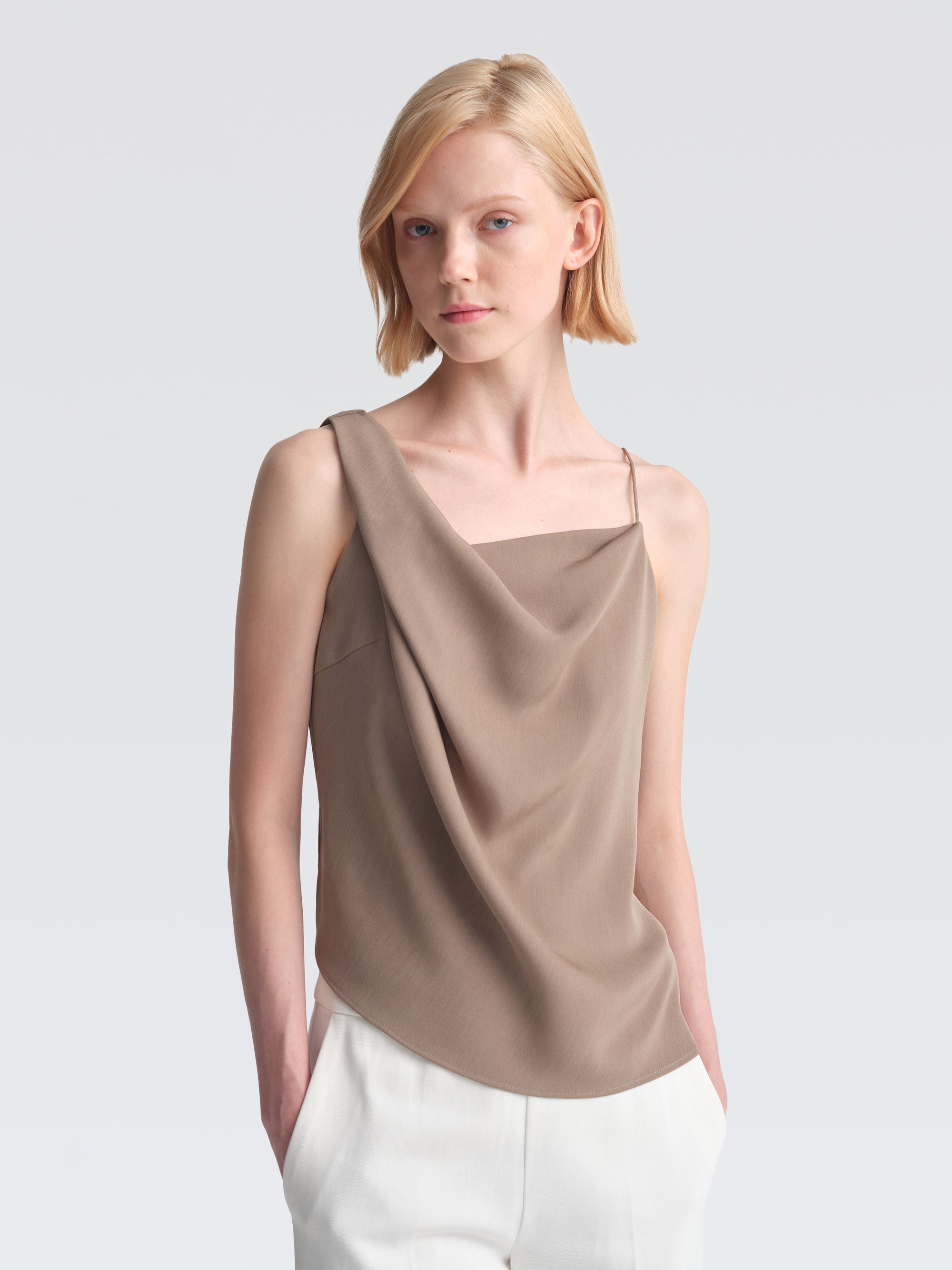 Summer Suiting Iris Top