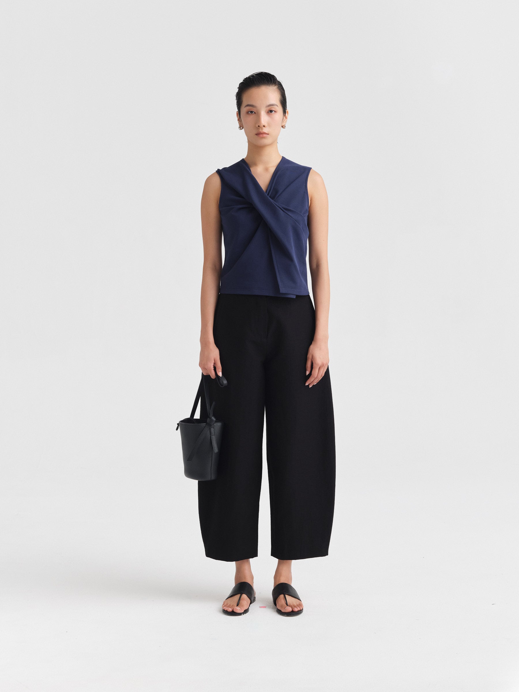 IGC_CAP_30_049-1625_Gabo_Top_Navy_3286