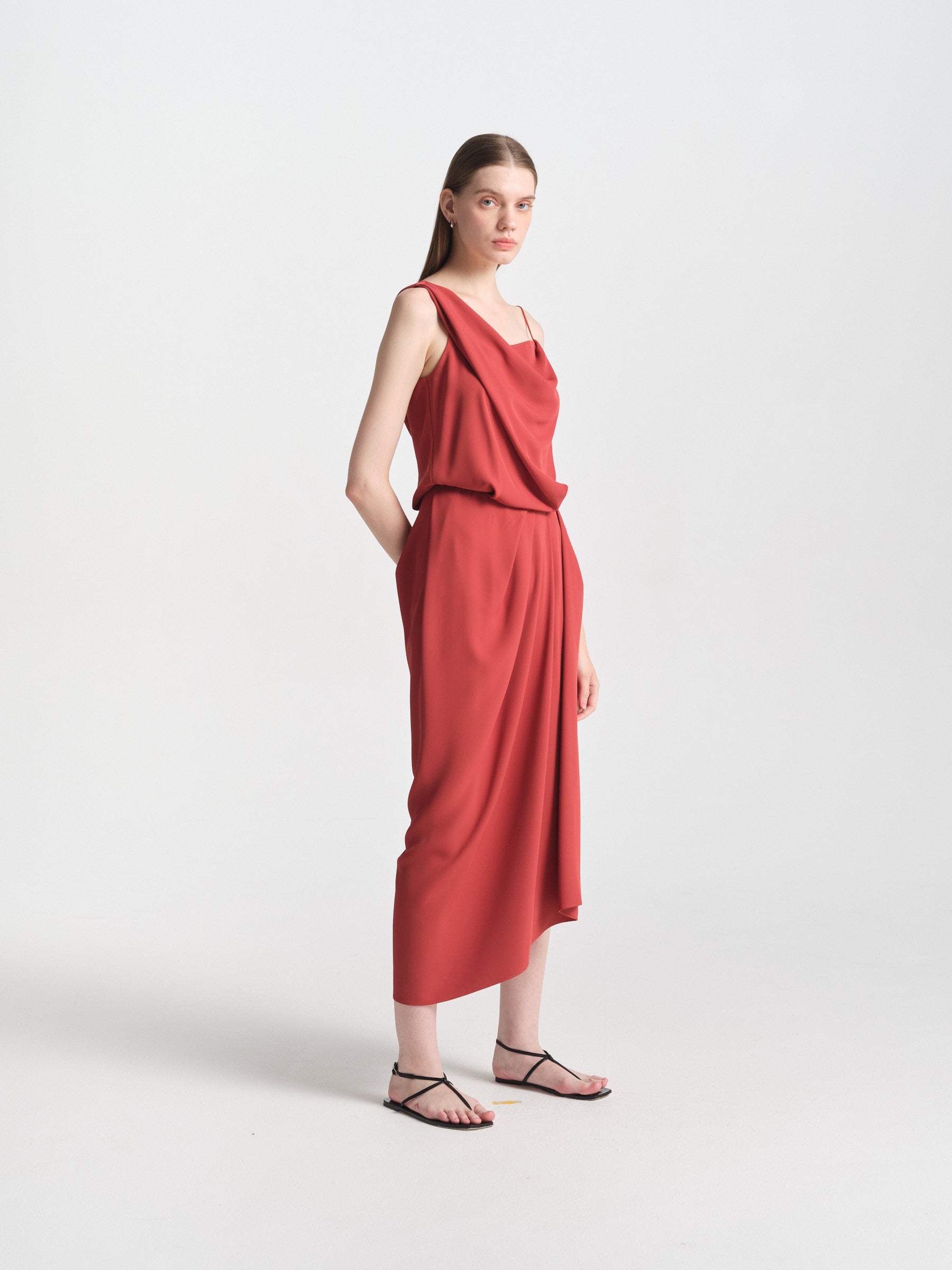 IGC_CAP_30_12_Nov_2025_057-2803_TESSA_Dress_Rouge_3327